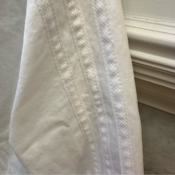 Like New Adidas Originals Women’s White Zip Up jacket With Hoodie, Size Small - Picture 8 of 9